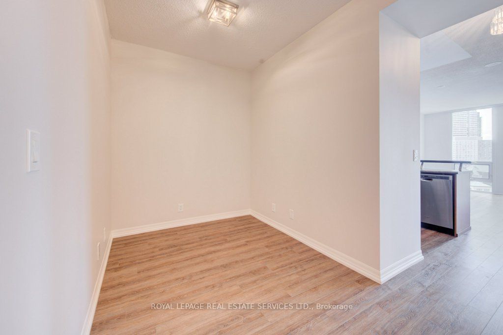 3939 Duke Of York Boulevard 1201, Mississauga, ON L5B 4N2 photo 3