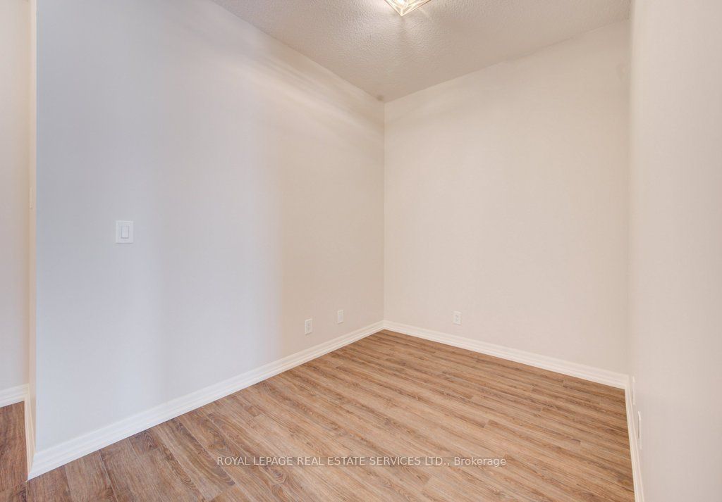3939 Duke Of York Boulevard 1201, Mississauga, ON L5B 4N2 photo 4