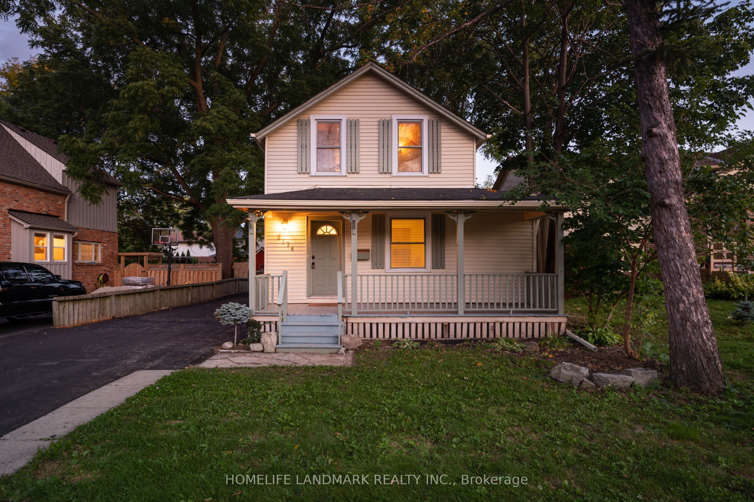 2174 New Street, Burlington, ON L7R 1H8
