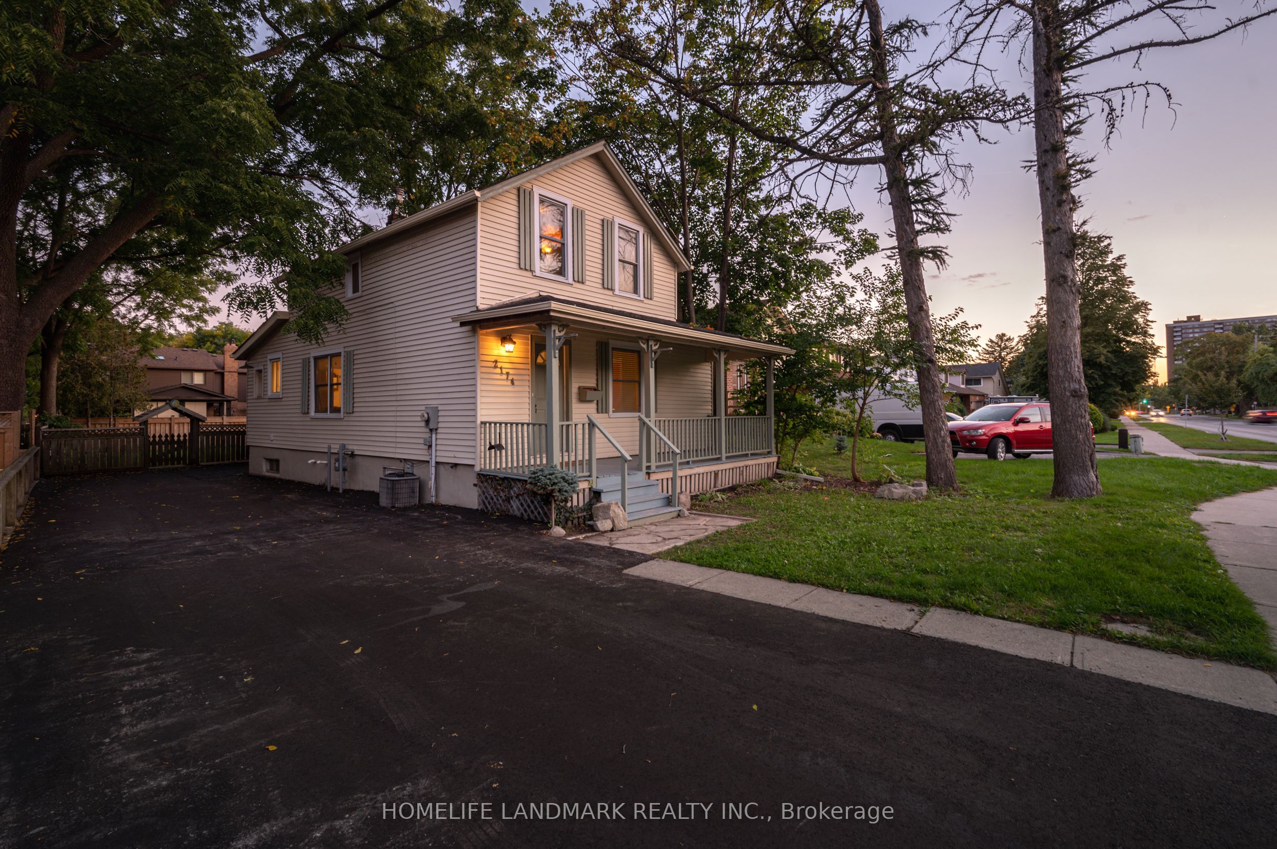 2174 New Street, Burlington, ON L7R 1H8 photo 2