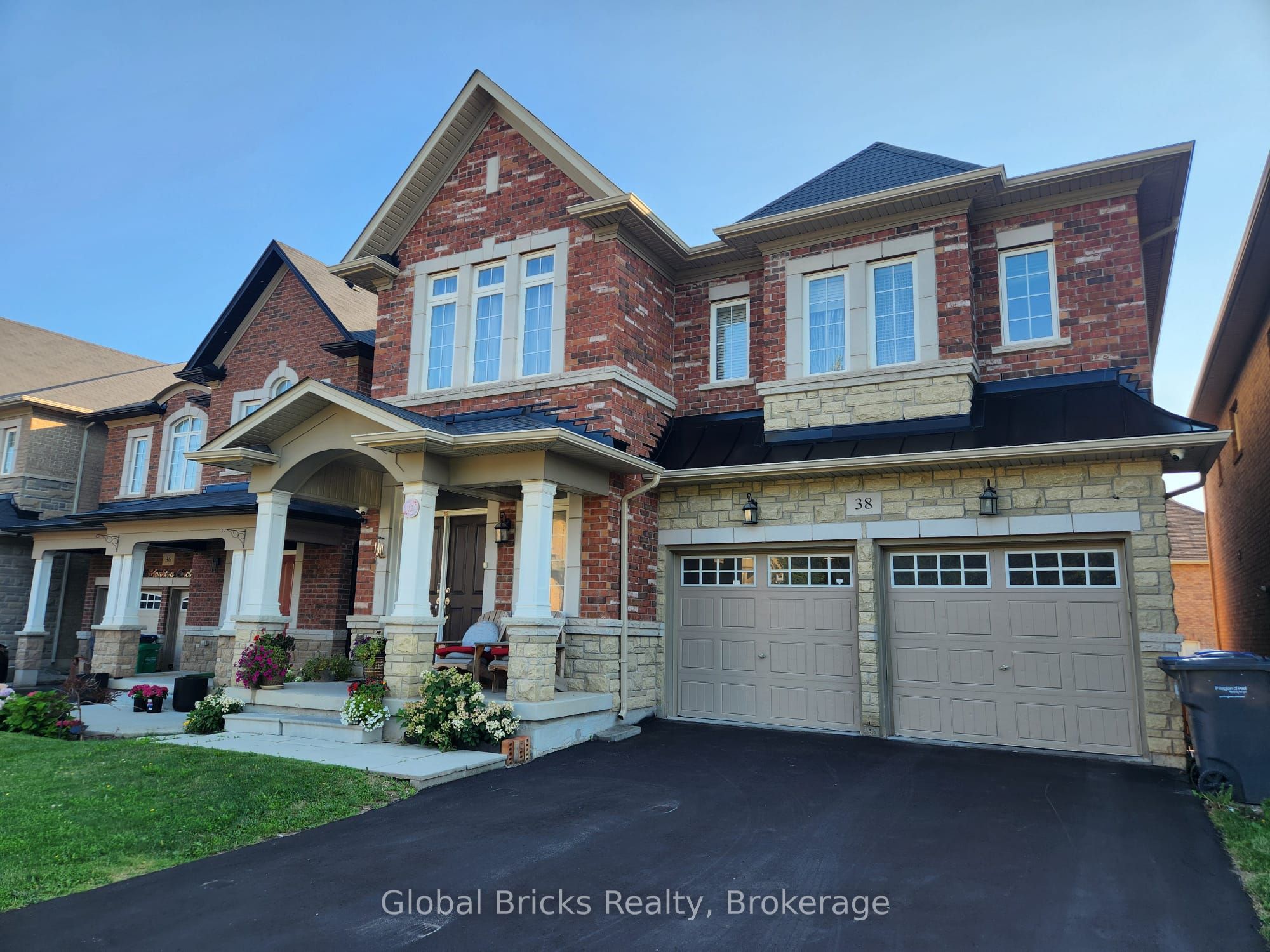 38 Monkton Circle, Brampton, ON L6Y 0B7 photo 2