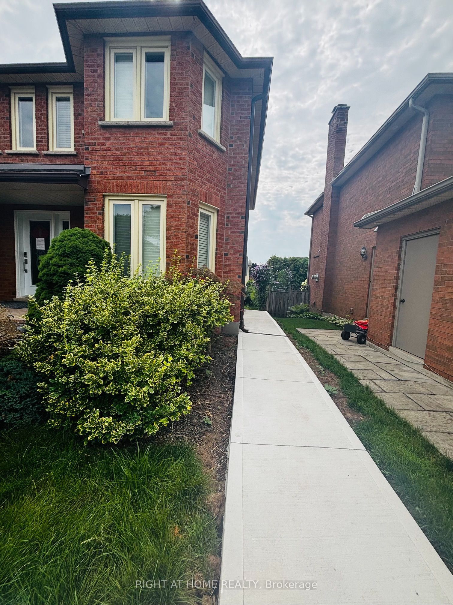 1220 Grandview Drive Basement, Oakville, ON L6H 4Z1 photo 2