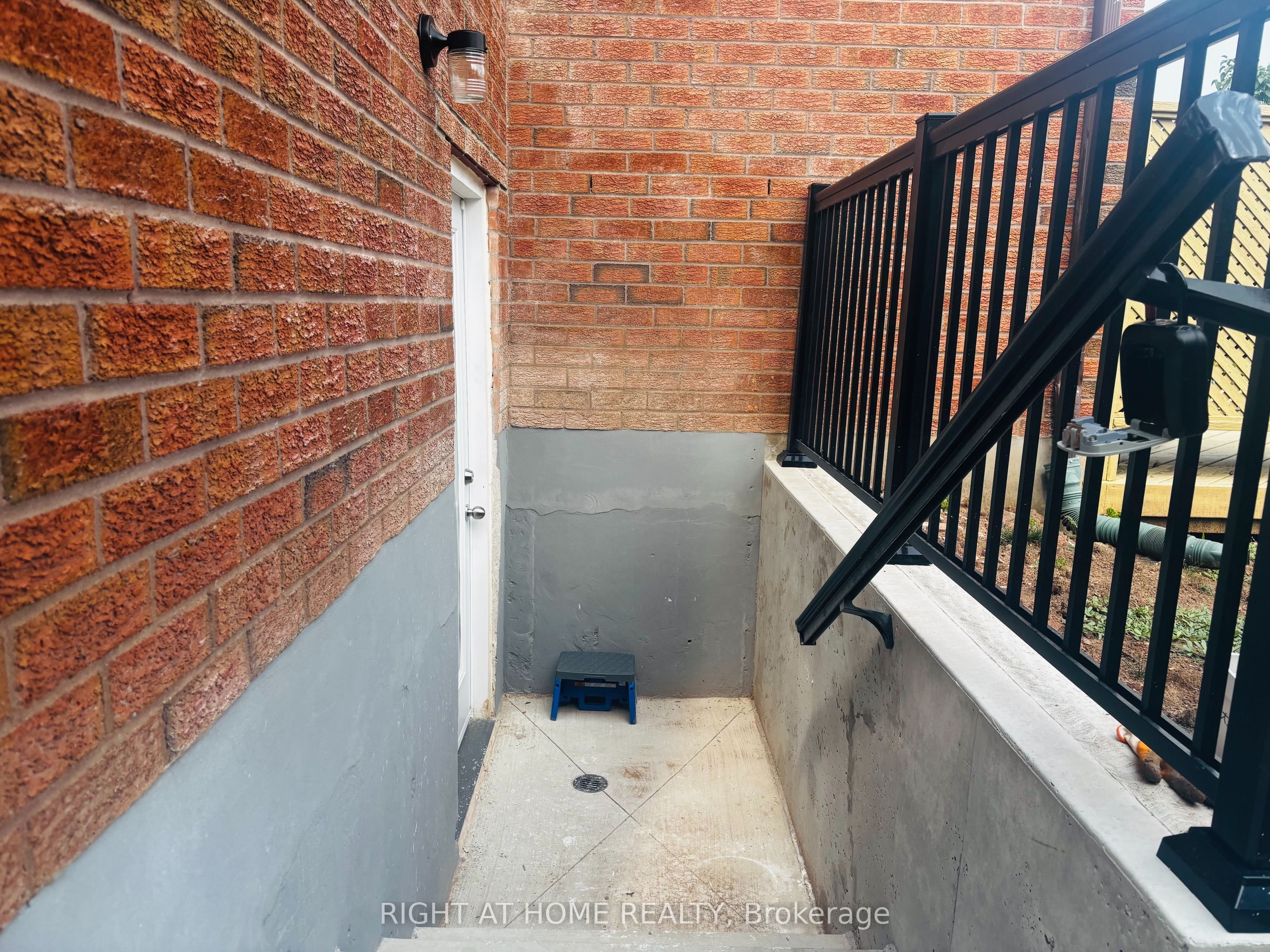 1220 Grandview Drive Basement, Oakville, ON L6H 4Z1 photo 3