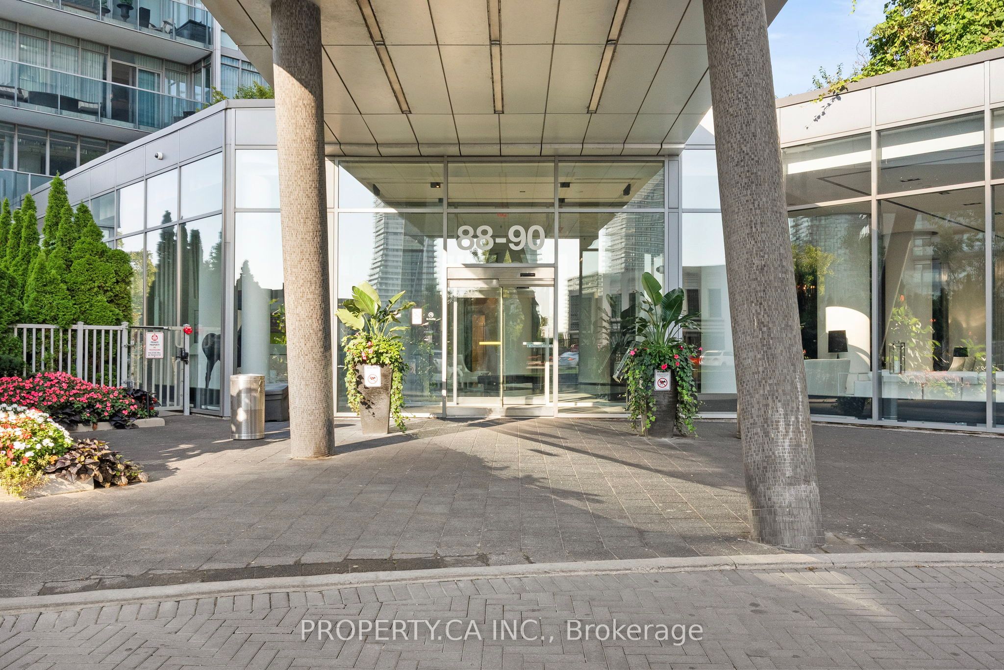 90 Park Lawn Road 1211, Toronto, ON M8Y 0B6 photo 3