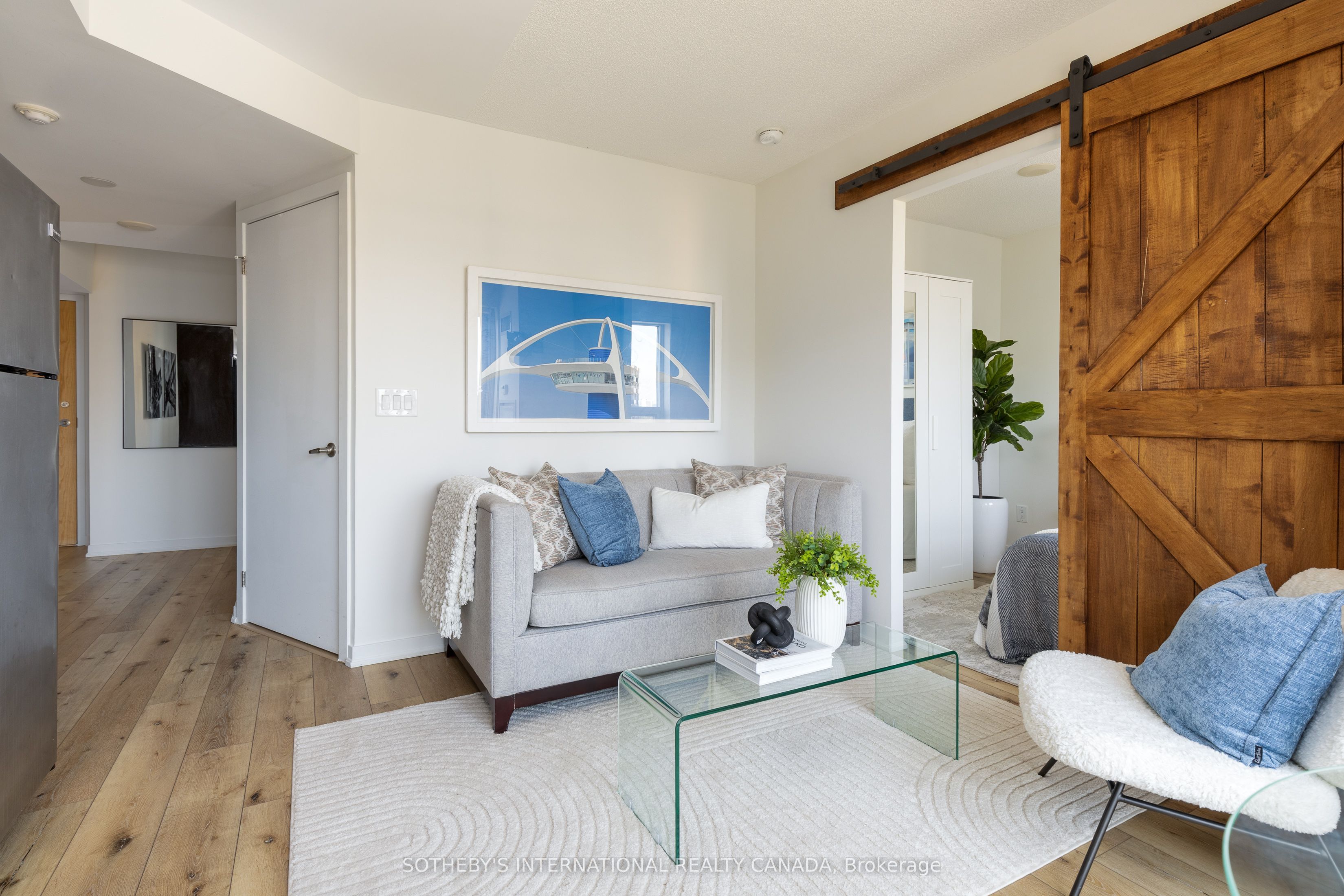38 Joe Shuster Way 1619, Toronto, ON M6K 0A5 photo 2
