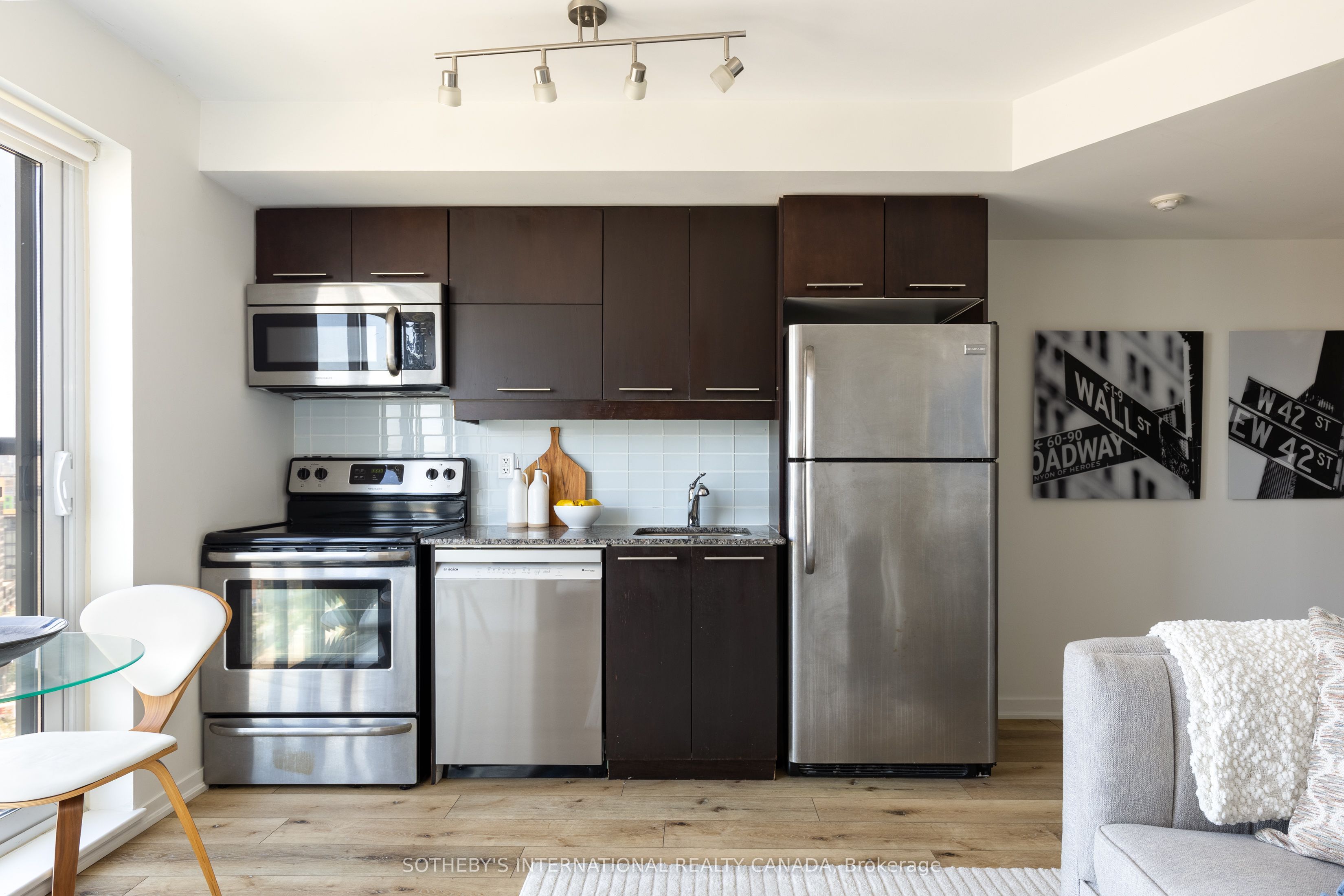 38 Joe Shuster Way 1619, Toronto, ON M6K 0A5 photo 3