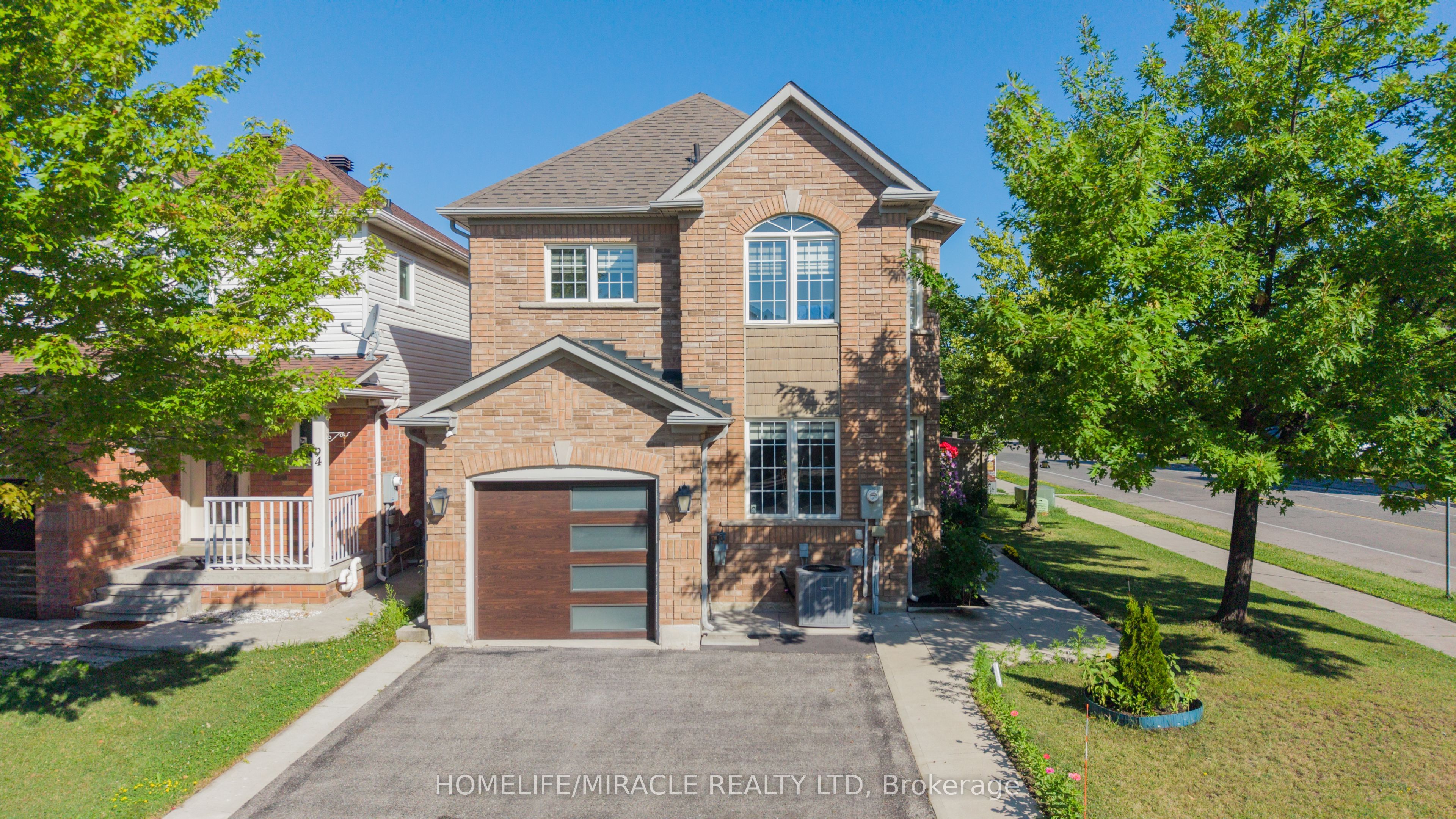 324 Edenbrook Hill Drive, Brampton, ON L7A 2L3 photo 2