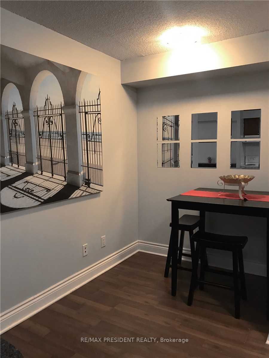 3880 Duke Of York Boulevard 608, Mississauga, ON L5B 4L7 photo 3