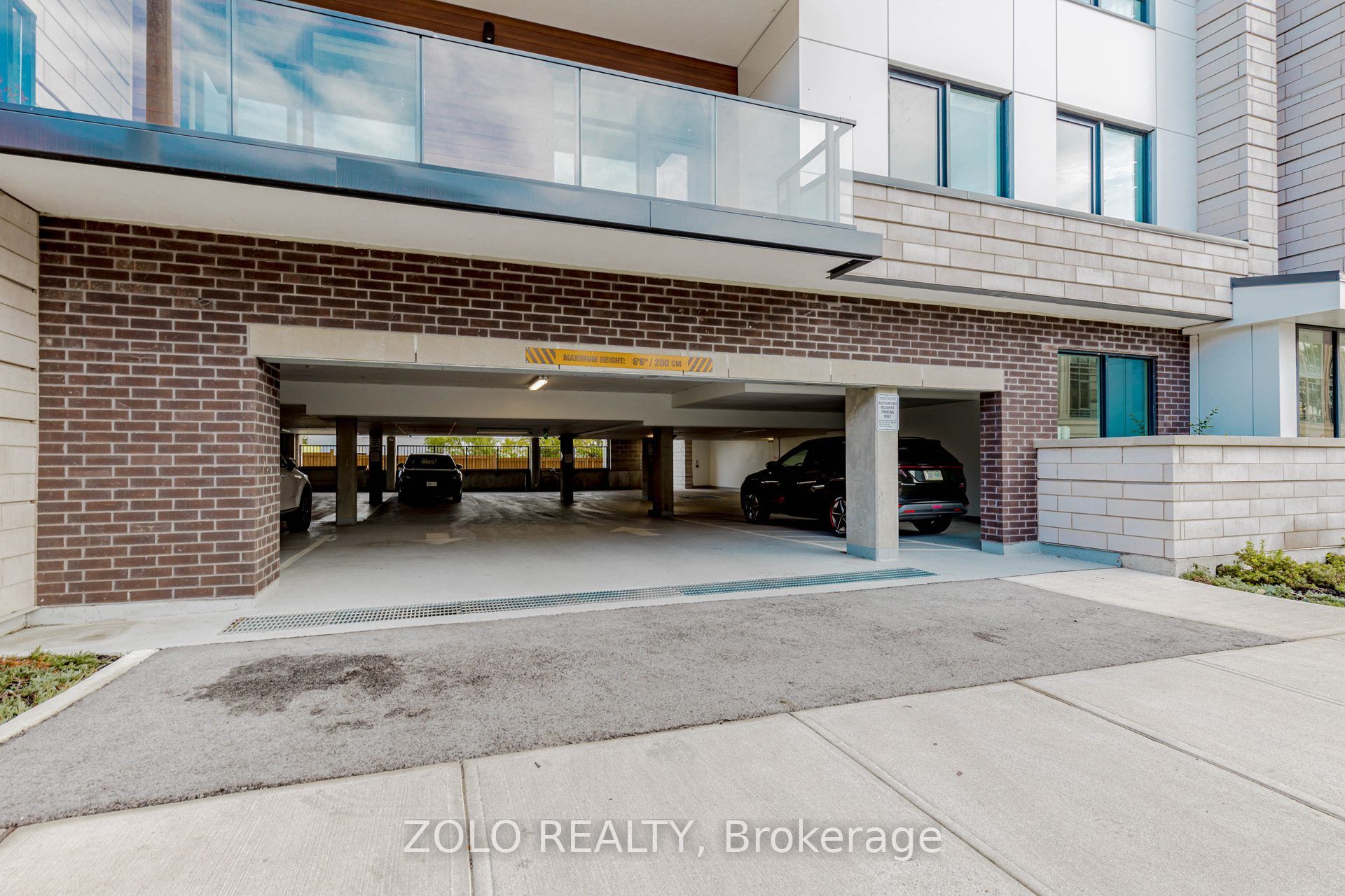 123 Maurice Drive 208, Oakville, ON L6K 2W6 photo 3
