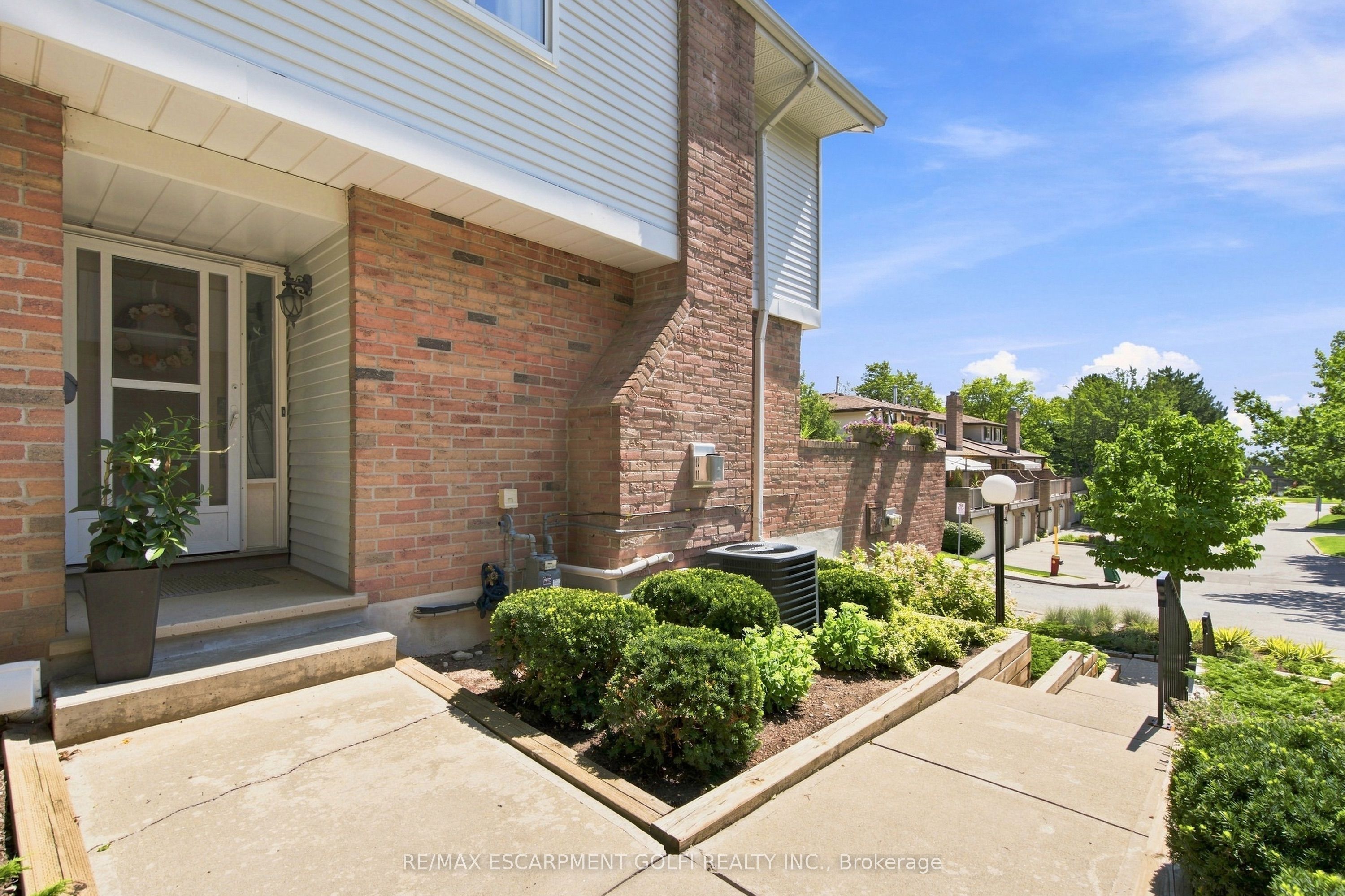 1503 Upper Middle Road 1, Burlington, ON L7P 4M5 photo 3