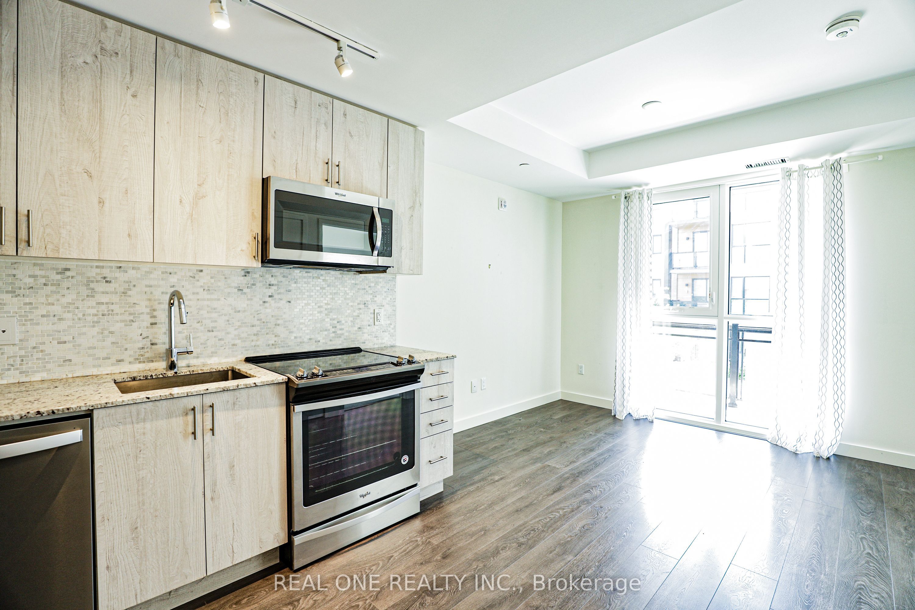 150 Sabina Drive 209, Oakville, ON L6H 0W3 photo 3