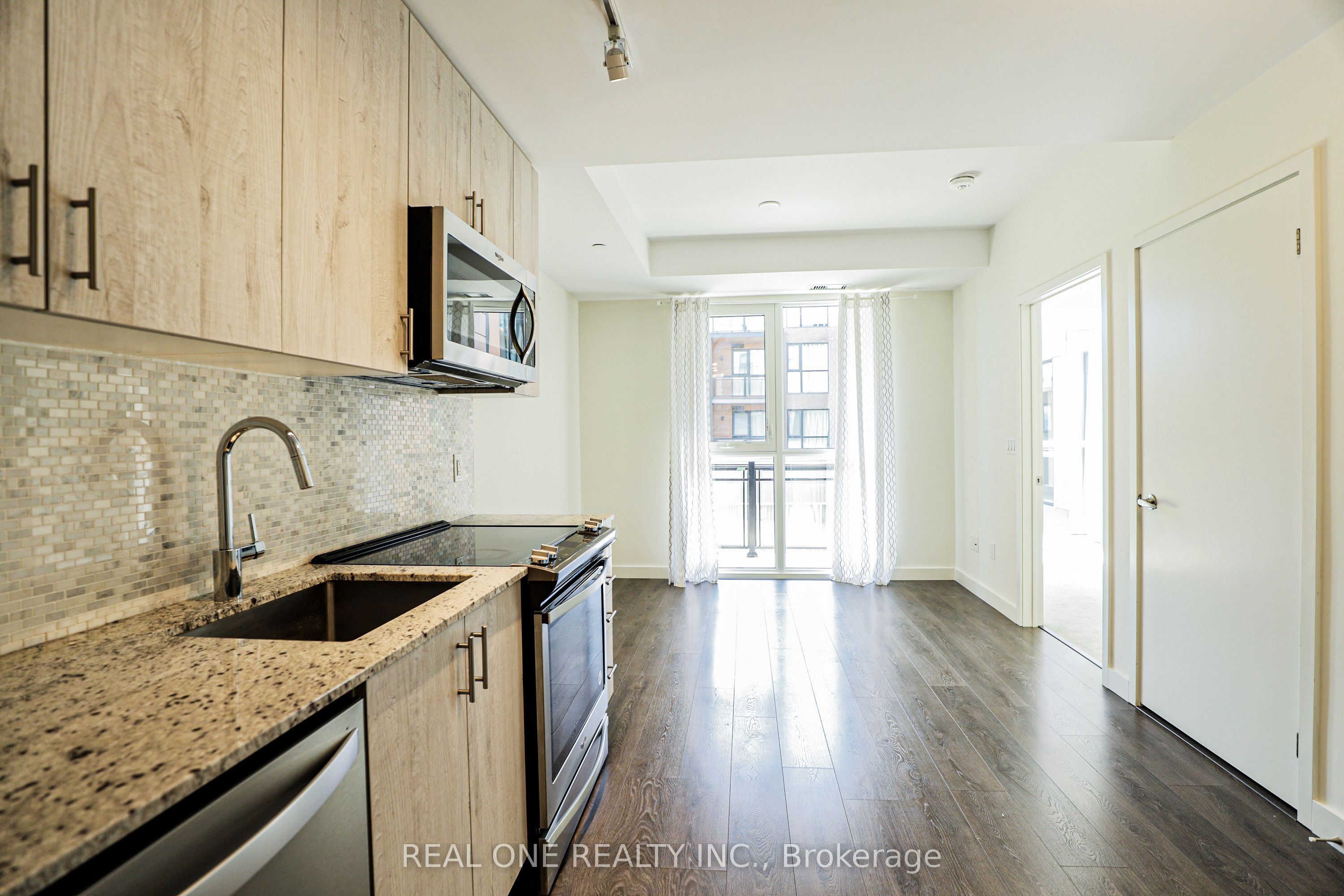 150 Sabina Drive 209, Oakville, ON L6H 0W3 photo 5