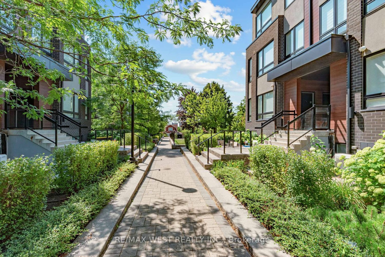 1150 Briar Hill Avenue 303, Toronto, ON M6B 0A9 photo 2