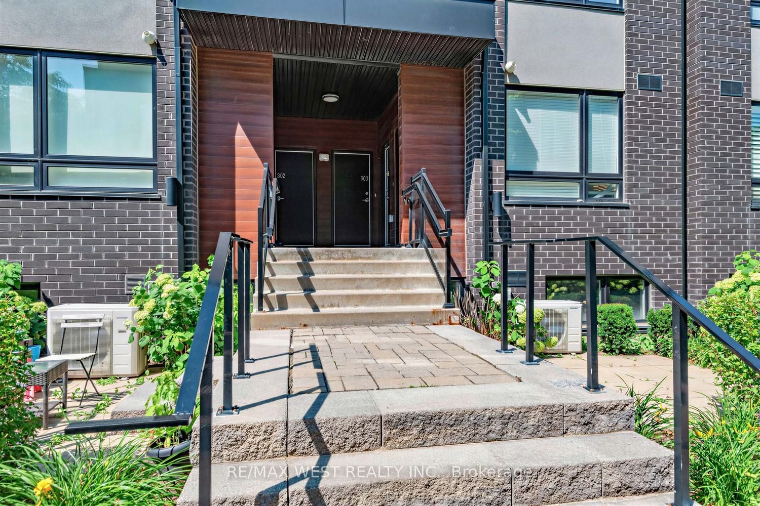 1150 Briar Hill Avenue 303, Toronto, ON M6B 0A9 photo 3