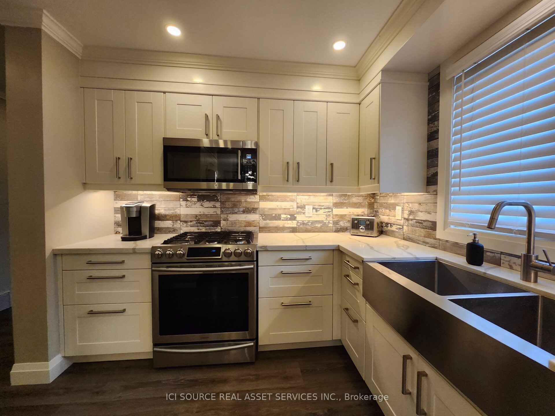 699 Castleguard Crescent, Burlington, ON L7N 2W7 photo 3