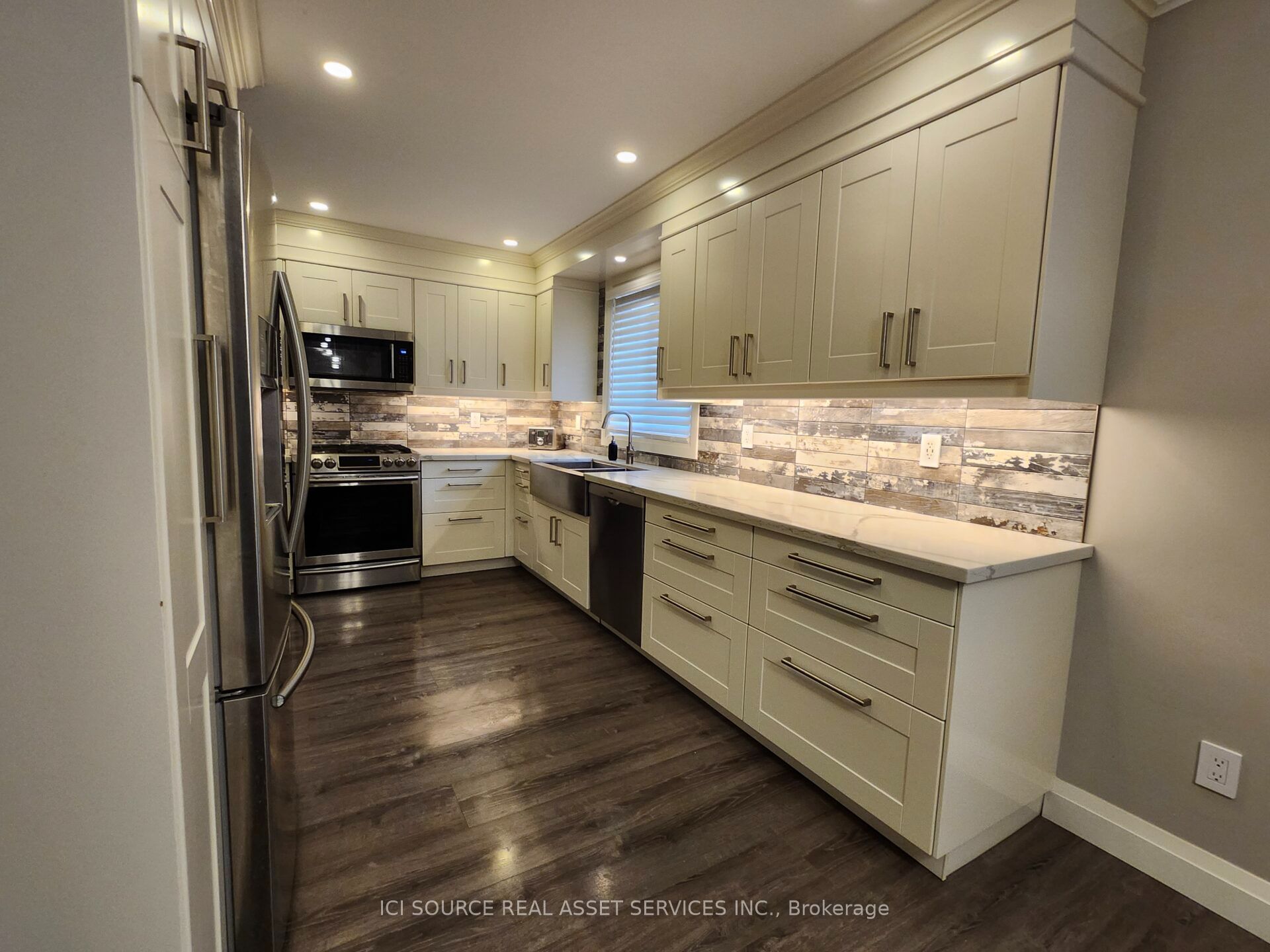 699 Castleguard Crescent, Burlington, ON L7N 2W7 photo 5