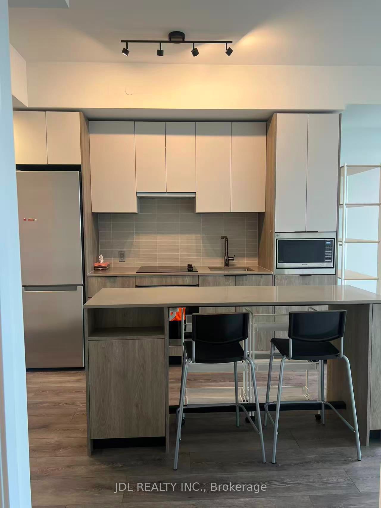 1007 Queensway Street 1007, Toronto, ON M8Z 6C7 photo 4