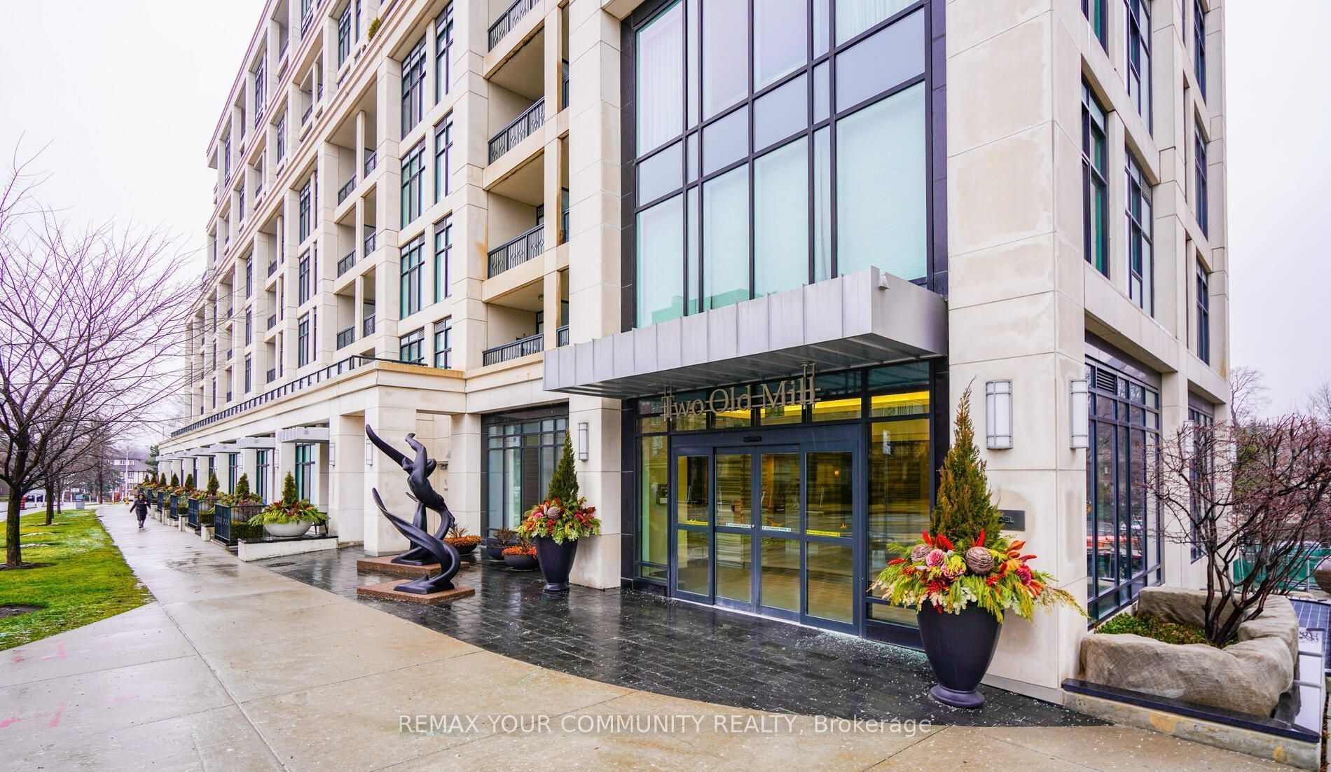 2 Old Mill Drive 423, Toronto, ON M6S 0A2