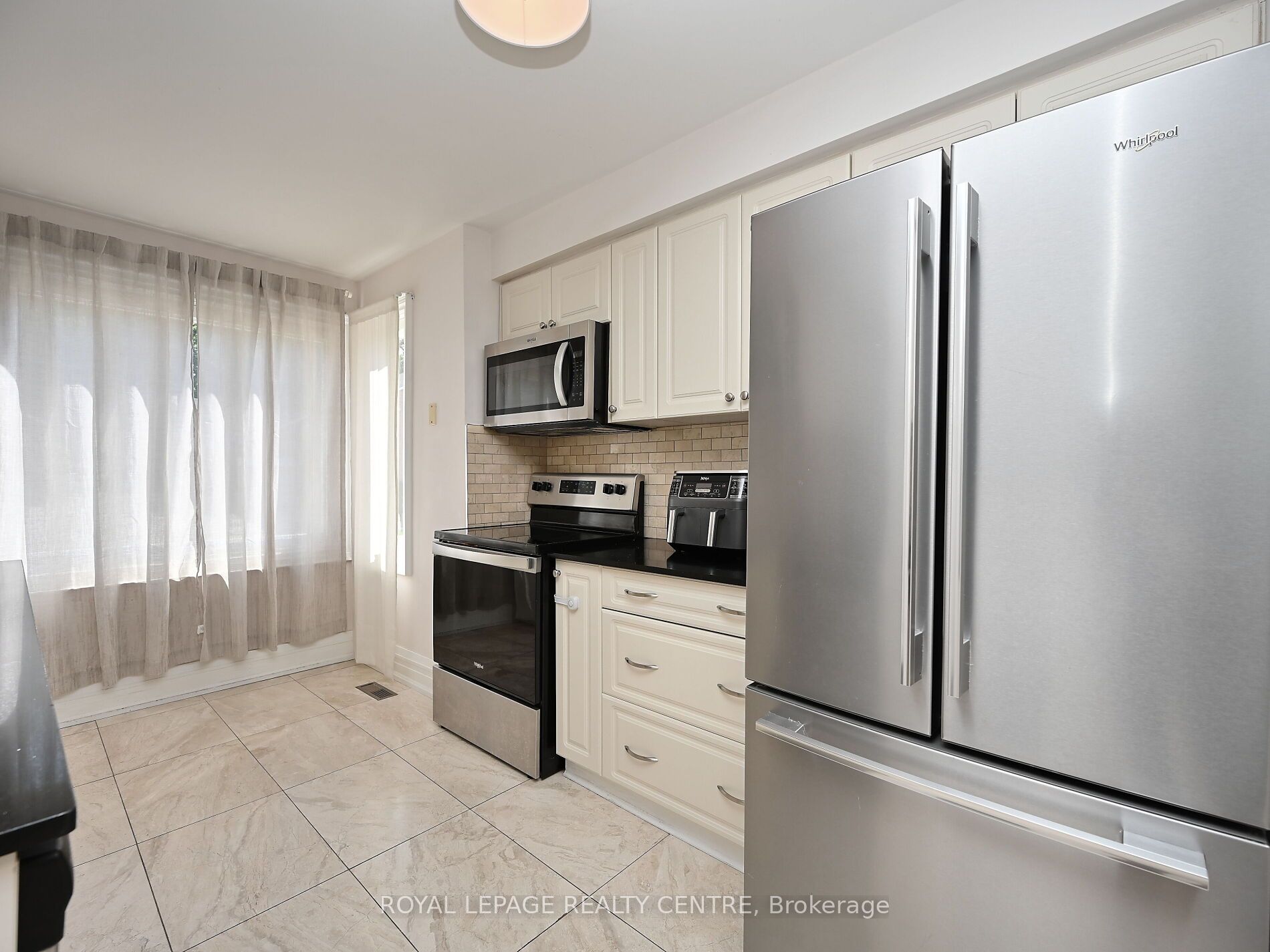 1221 Kos Boulevard, Mississauga, ON L5J 4L3 photo 3