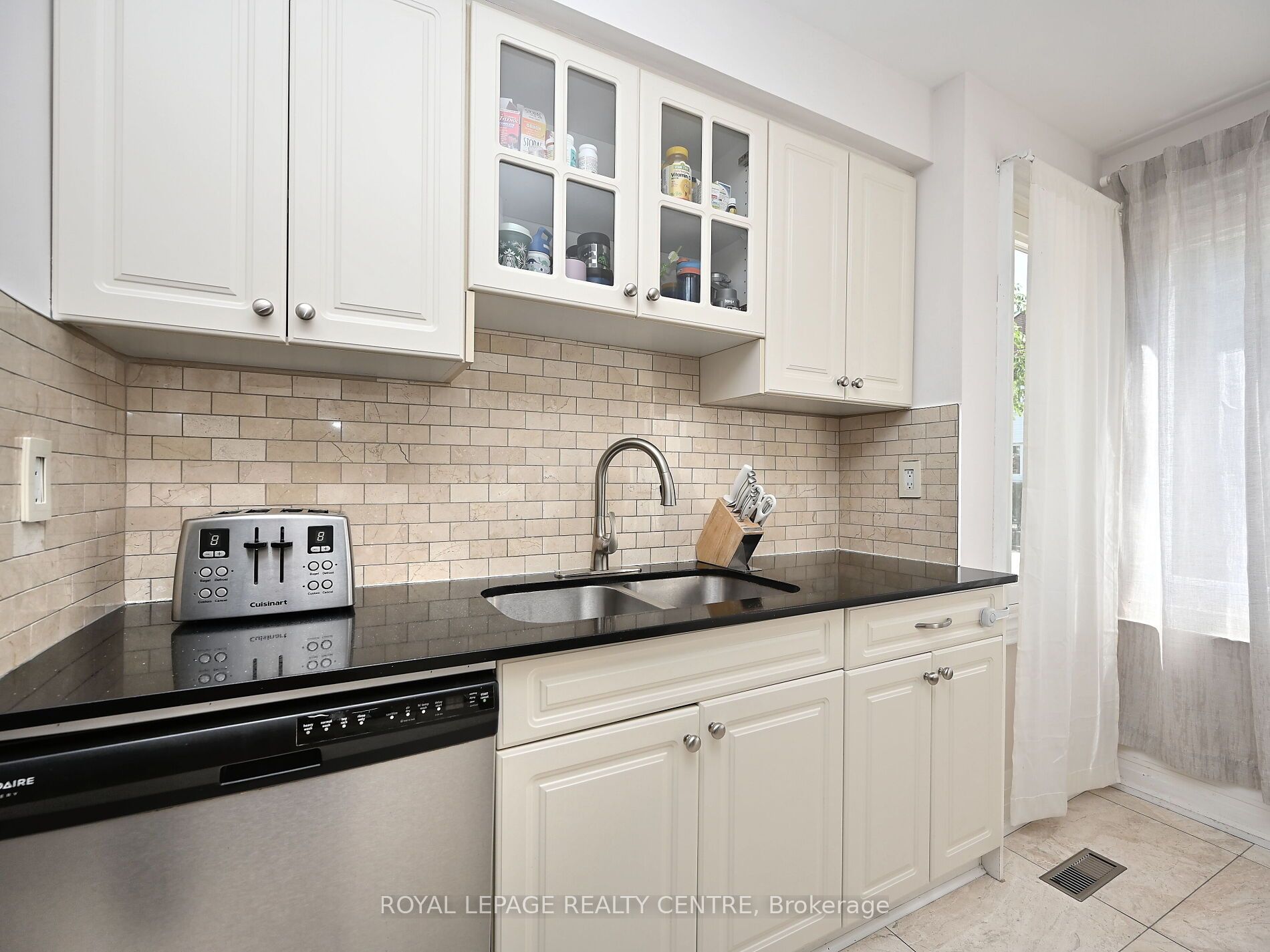 1221 Kos Boulevard, Mississauga, ON L5J 4L3 photo 4