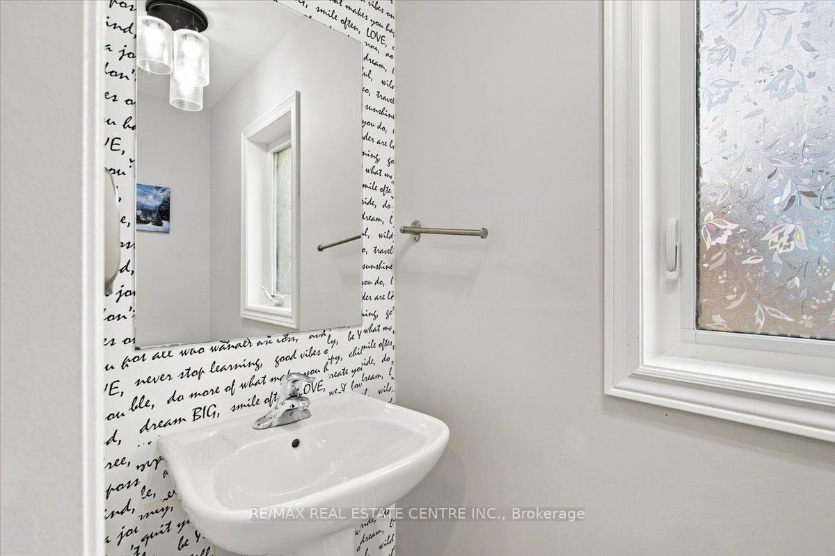 1053 Job Crescent, Milton, ON L9T 8V6 photo 4