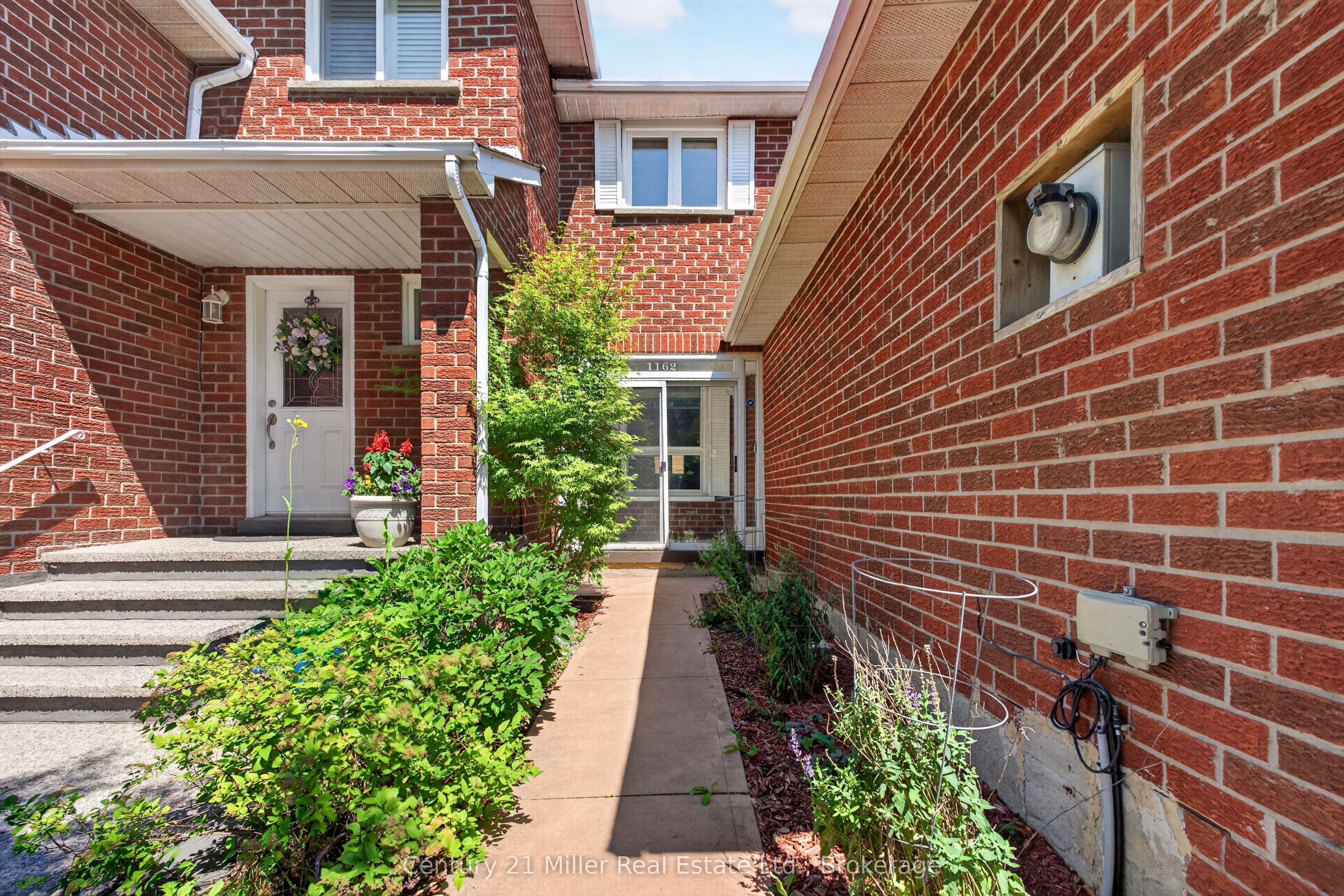 1162 Avondale Drive, Oakville, ON L6H 5L5 photo 3