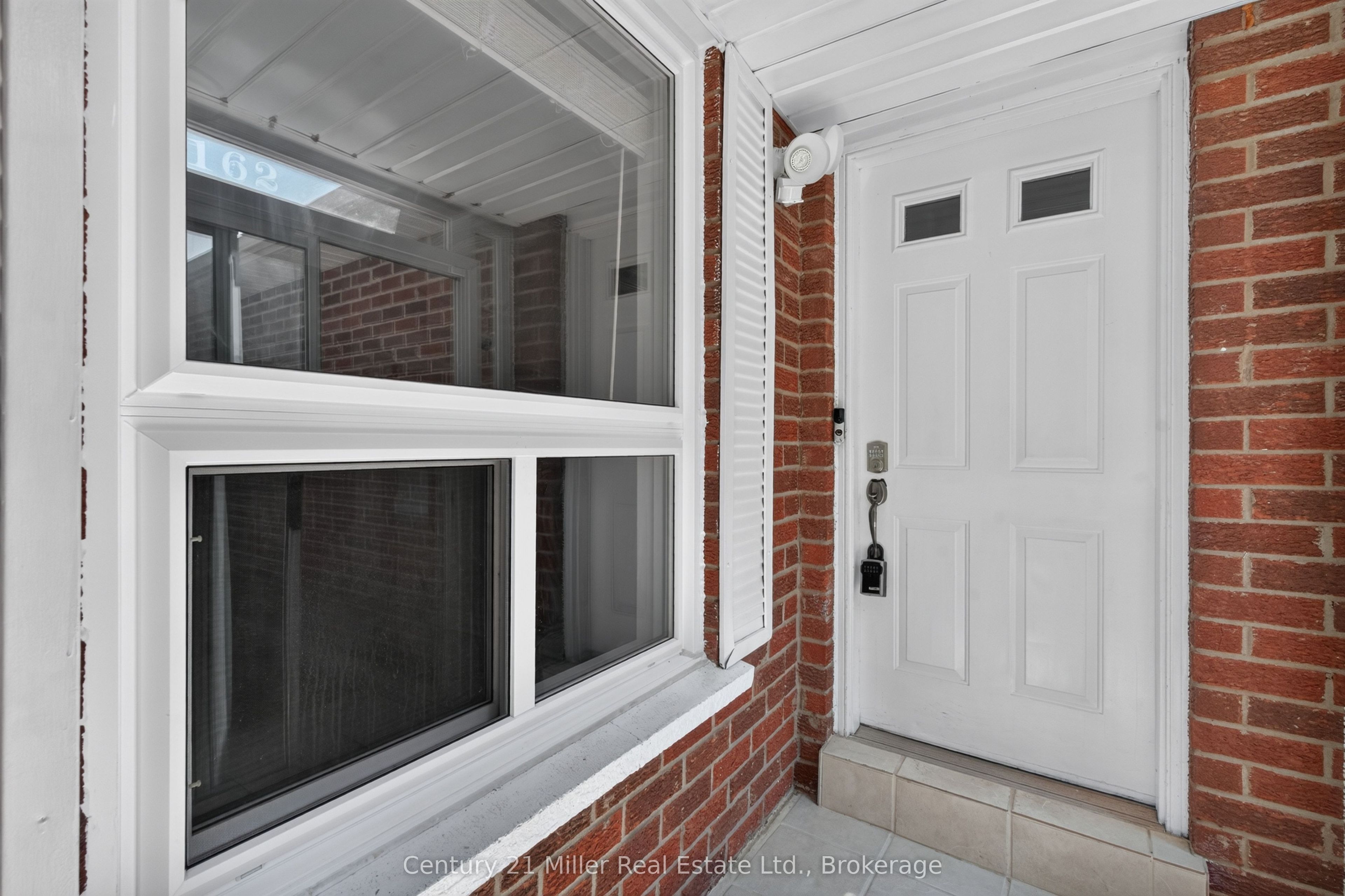 1162 Avondale Drive, Oakville, ON L6H 5L5 photo 4