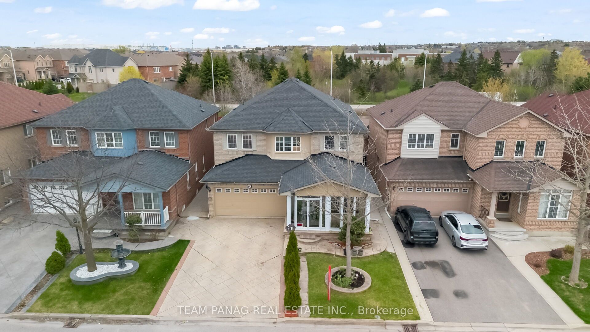 10 Hollowgrove Boulevard, Brampton, ON L6P 1B2