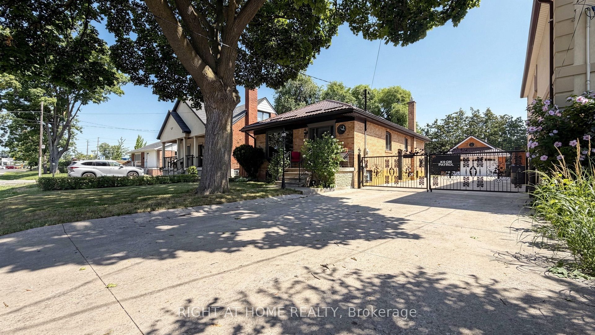 87 Riverdale Drive, Toronto, ON M9V 2T8 photo 2