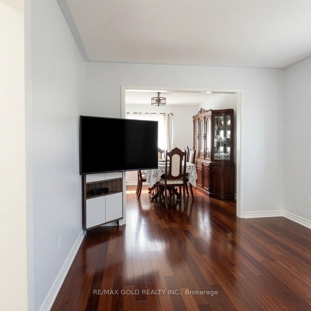711 Ashprior Avenue, Mississauga, ON L5R 3N8 photo 2