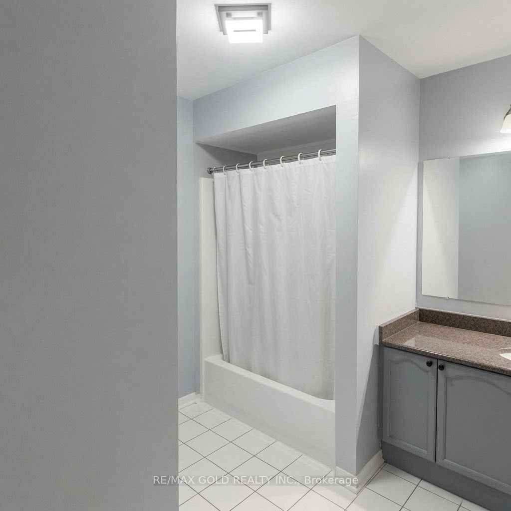 711 Ashprior Avenue, Mississauga, ON L5R 3N8 photo 4