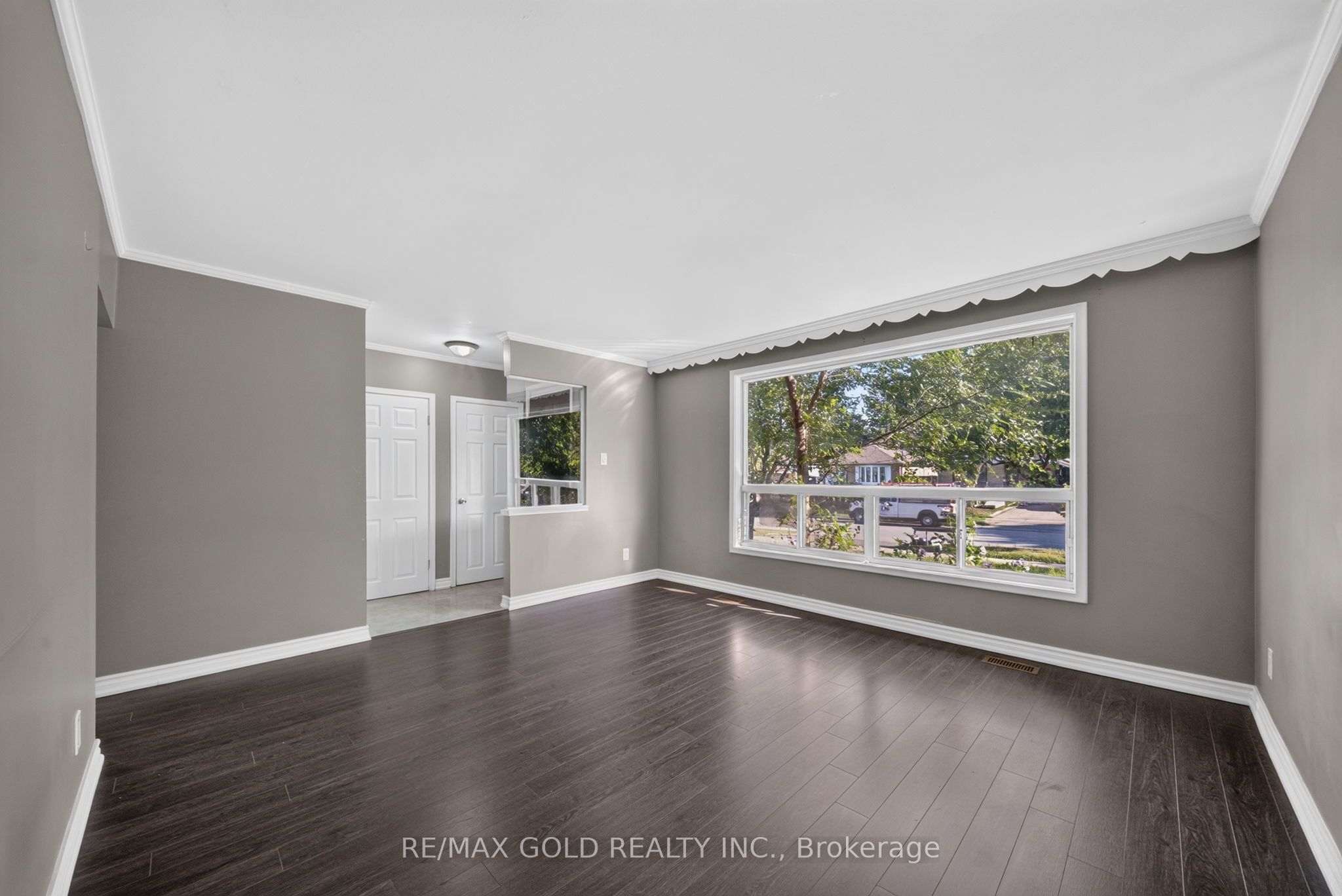 204 Taysham Crescent Upper, Toronto, ON M9V 1X7 photo 5
