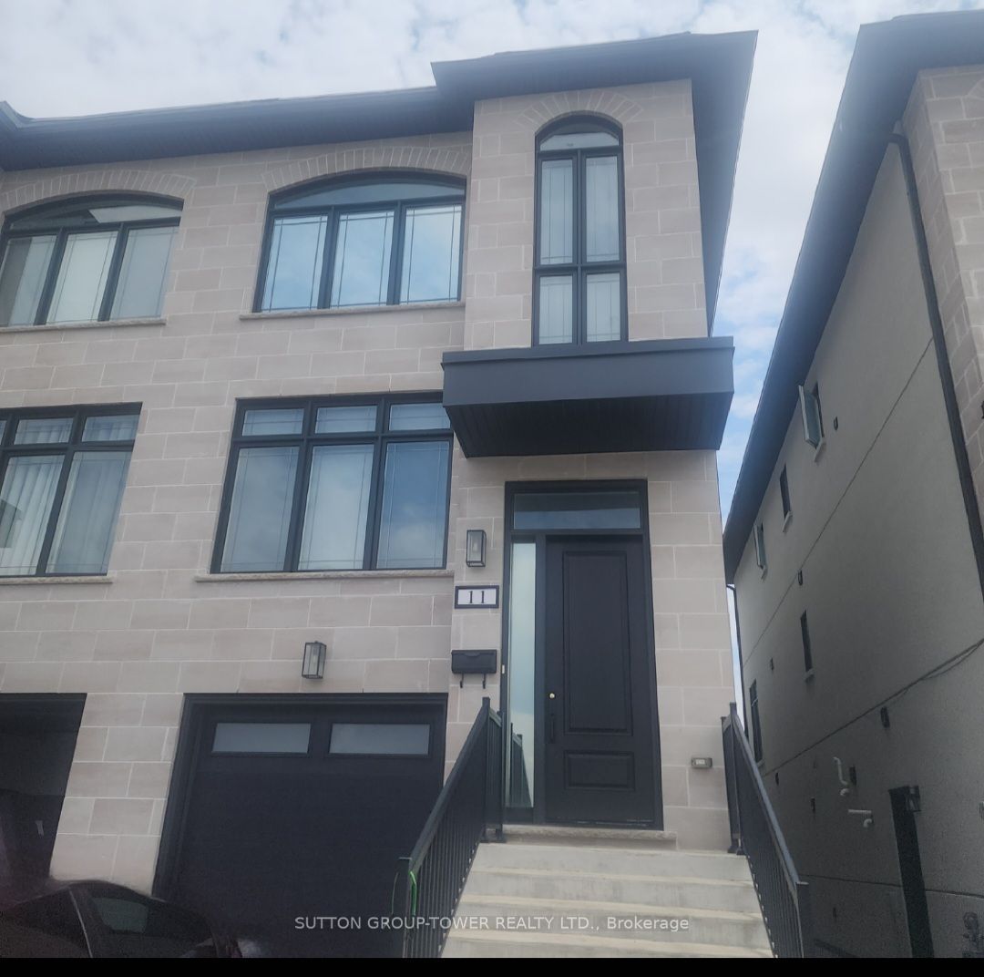11 St Gaspar Court, Toronto, ON M9V 2K5