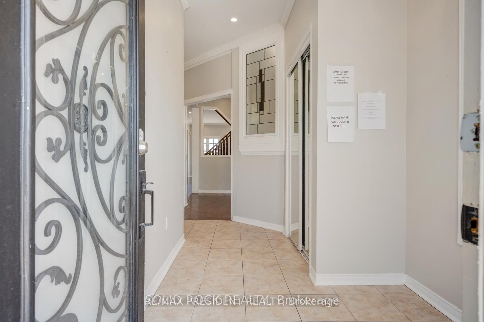 15 Roundstone Drive, Brampton, ON L6X 0K7 photo 2