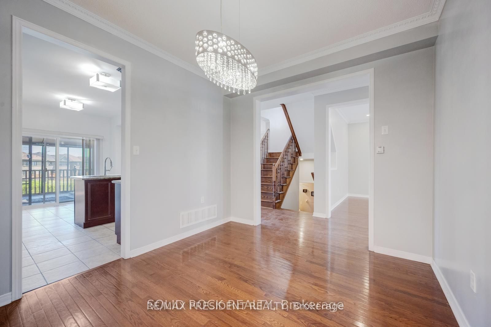 15 Roundstone Drive, Brampton, ON L6X 0K7 photo 4