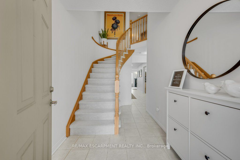 2006 Erika Court, Oakville, ON L6M 4R4 photo 3