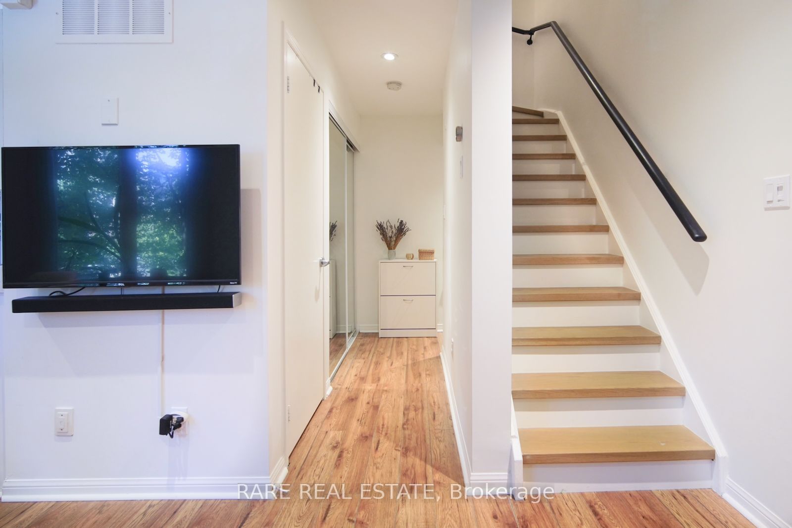 50 Joe Shuster Way 220, Toronto, ON M6K 1Y8 photo 5