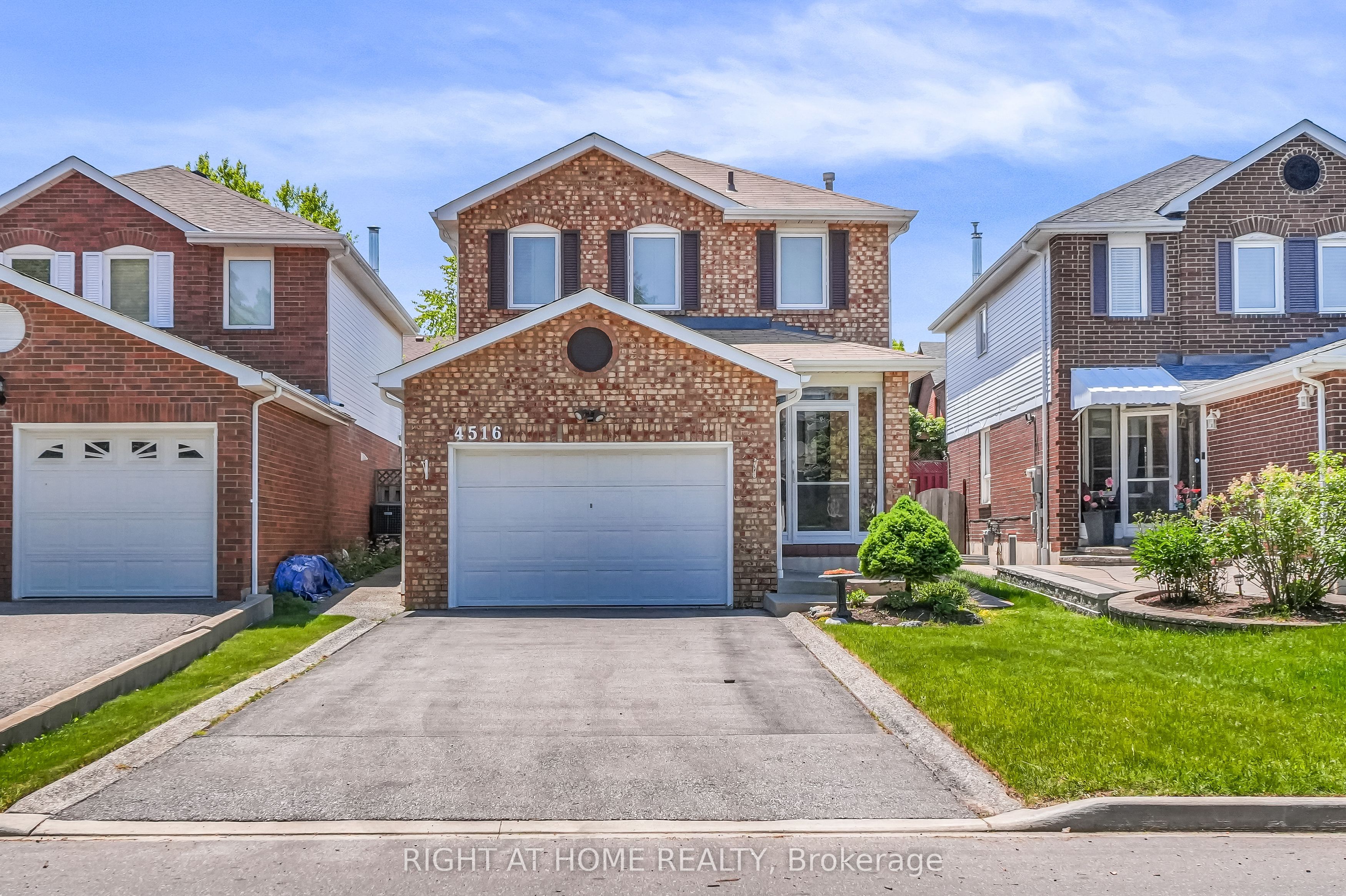4516 Donegal Drive, Mississauga, ON L5M 4G9 photo 2