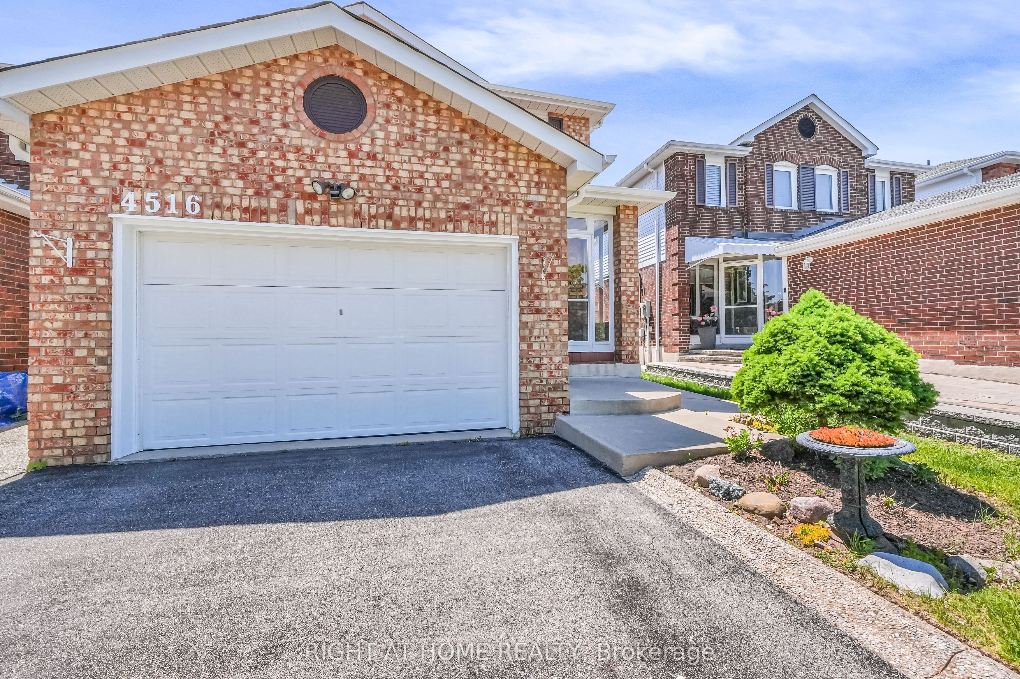 4516 Donegal Drive, Mississauga, ON L5M 4G9 photo 3
