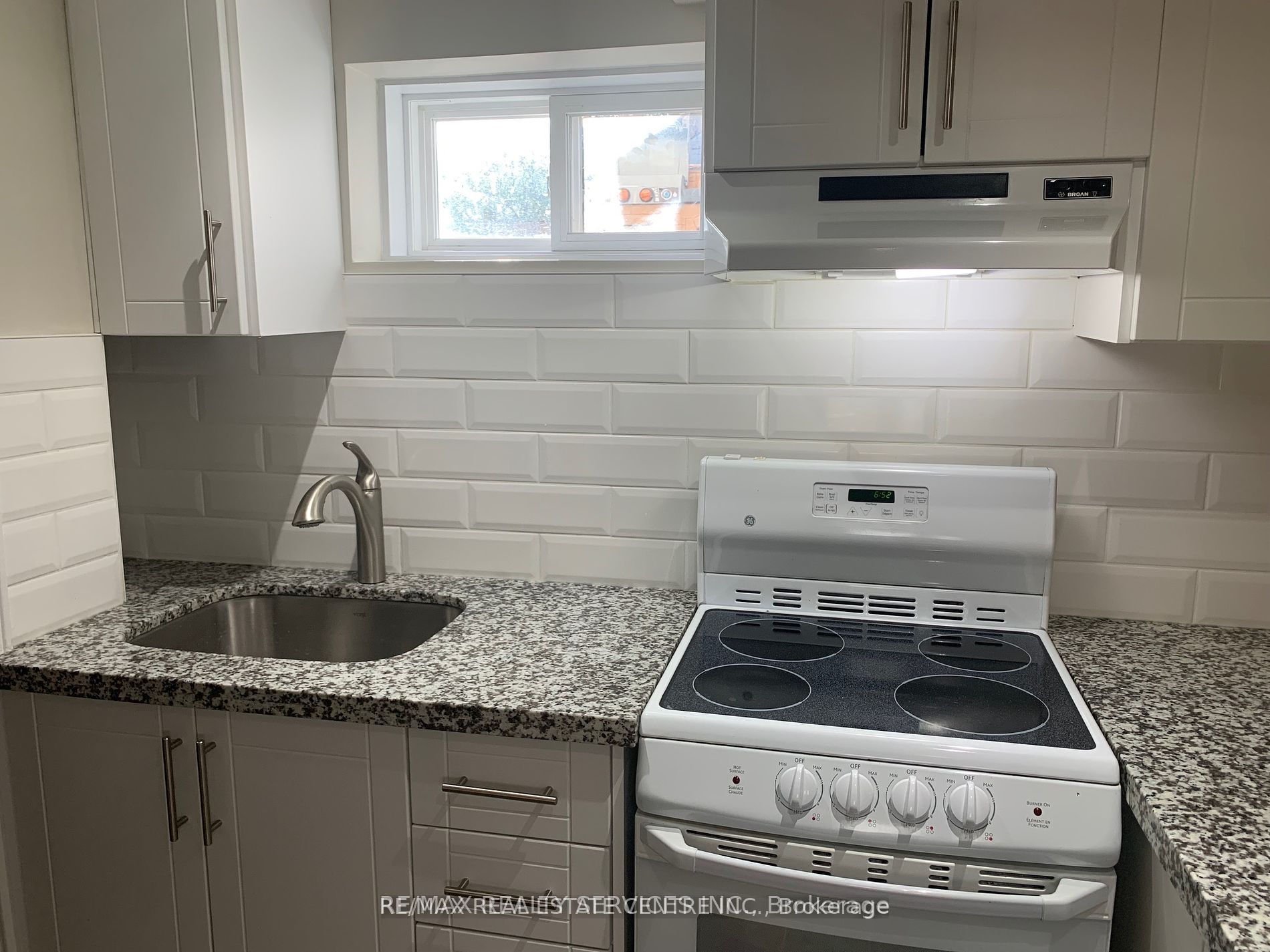 166 Bartley Bull Parkway LOWER, Brampton, ON L6W 2K3 photo 3