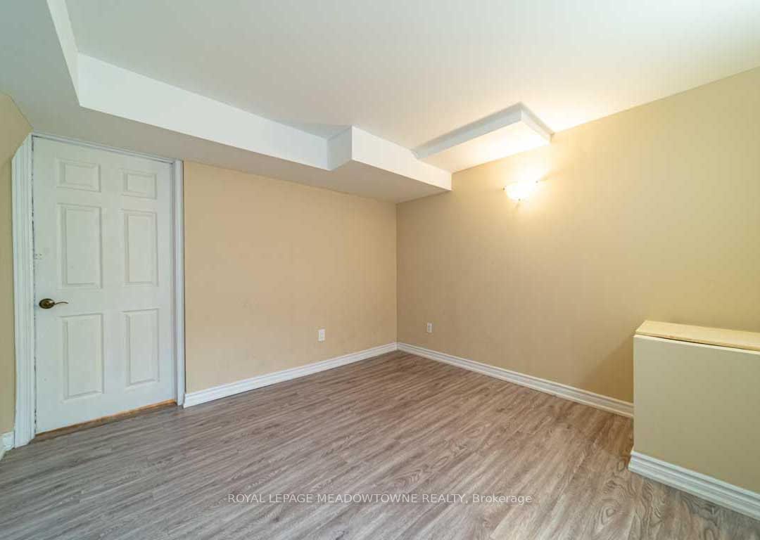 1036 Yates Drive, Milton, ON L9T 6A7 photo 2