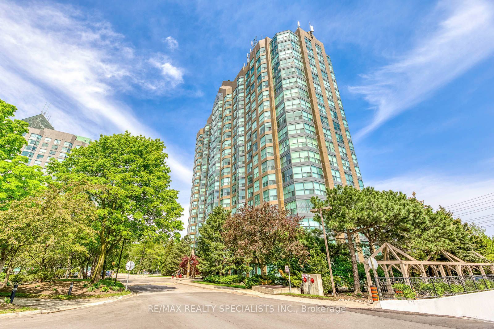 2177 Burnhamthorpe Road 1112, Mississauga, ON L5L 5P9 photo 2