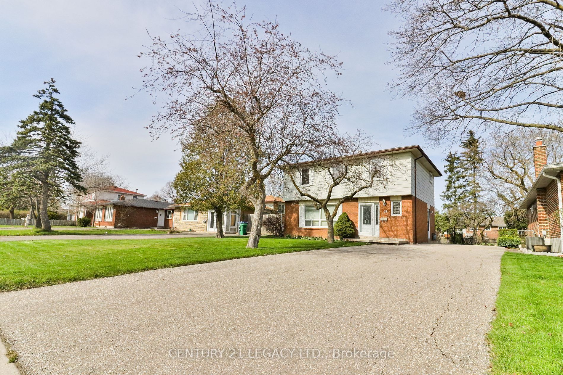 25 Edenborough Drive (Upper), Brampton, ON L6T 3A2