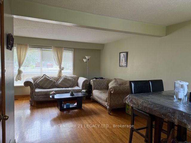 25 Edenborough Drive (Upper), Brampton, ON L6T 3A2 photo 2