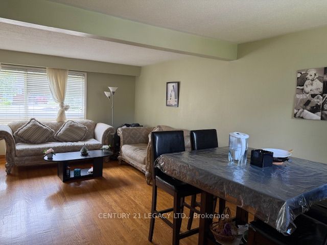 25 Edenborough Drive (Upper), Brampton, ON L6T 3A2 photo 3