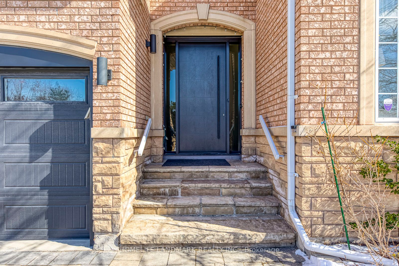 1516 Pinery Crescent, Oakville, ON L6H 7J9 photo 2