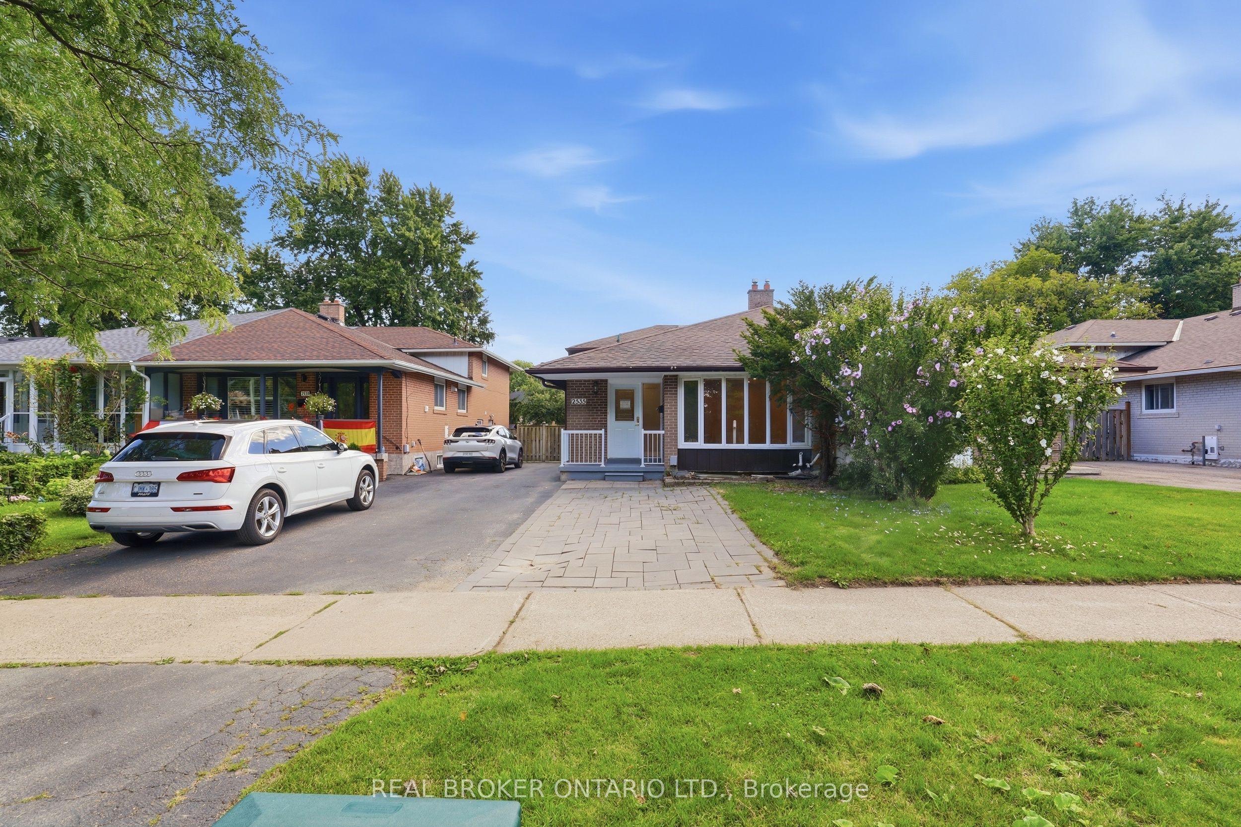 2535 Padstow Crescent, Mississauga, ON L5J 2G2 photo 2