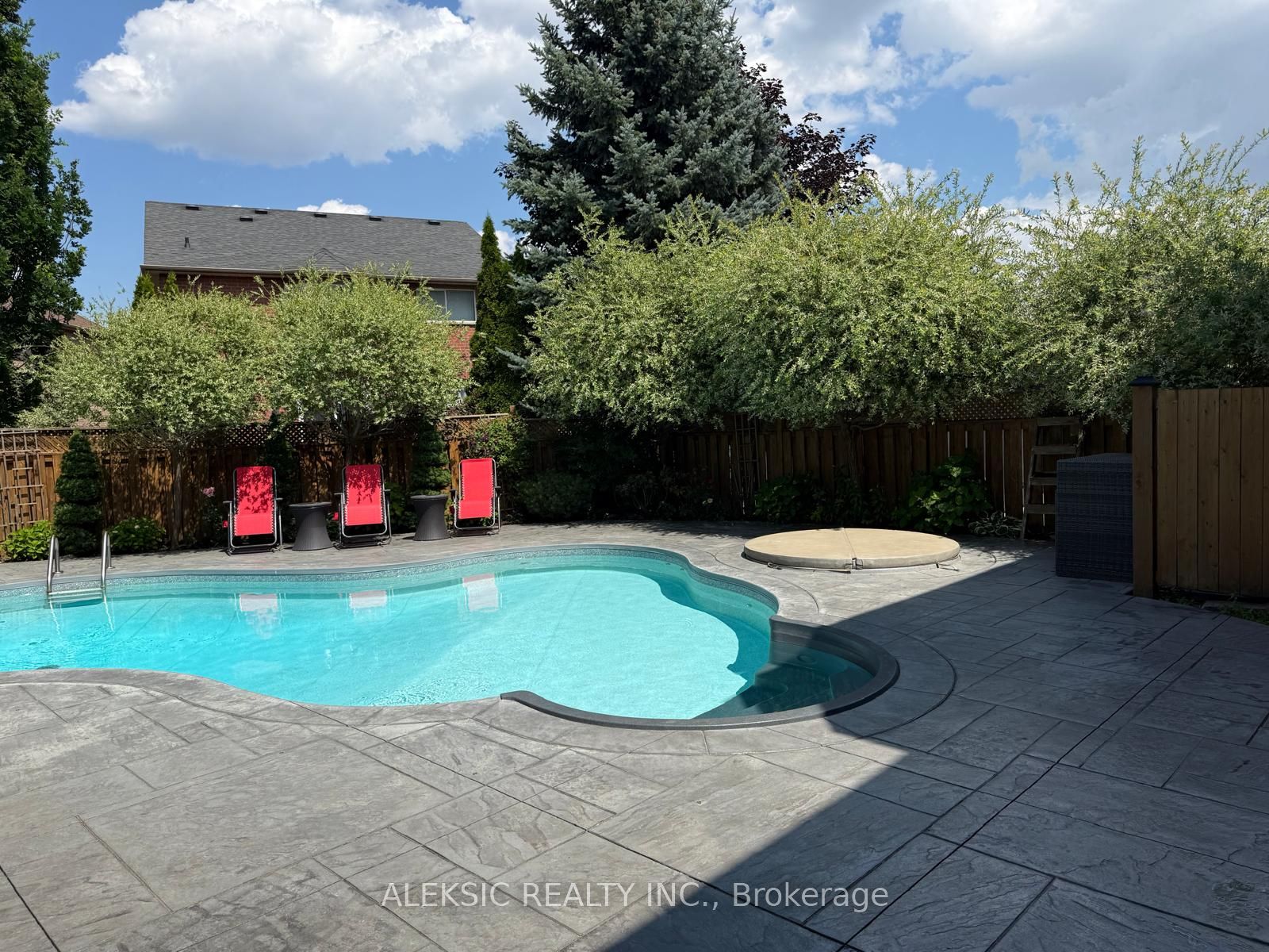 33 Hillpath Crescent, Brampton, ON L6Z 4T7 photo 5