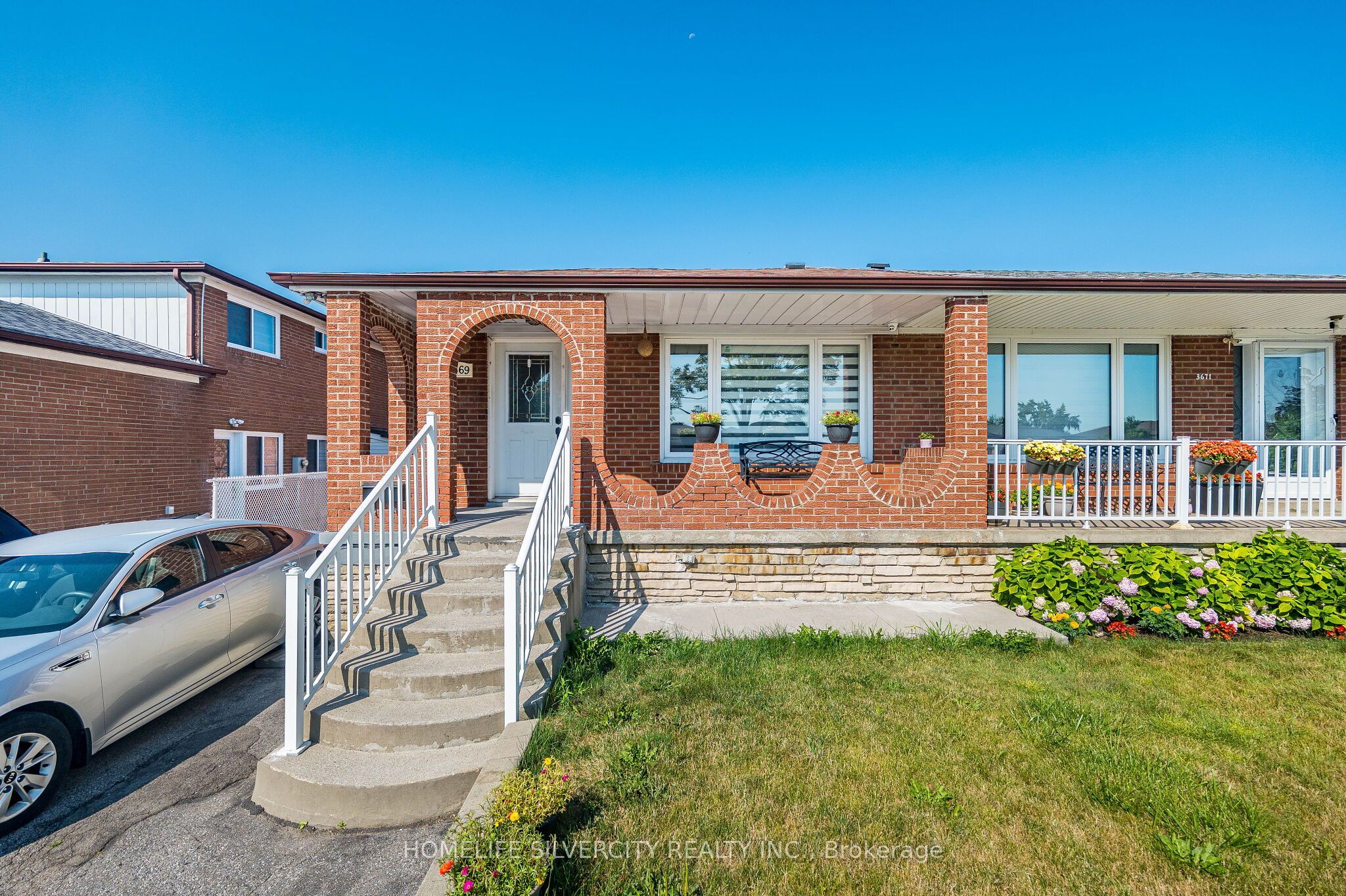 3669 Corliss Crescent, Mississauga, ON L4T 2Z2
