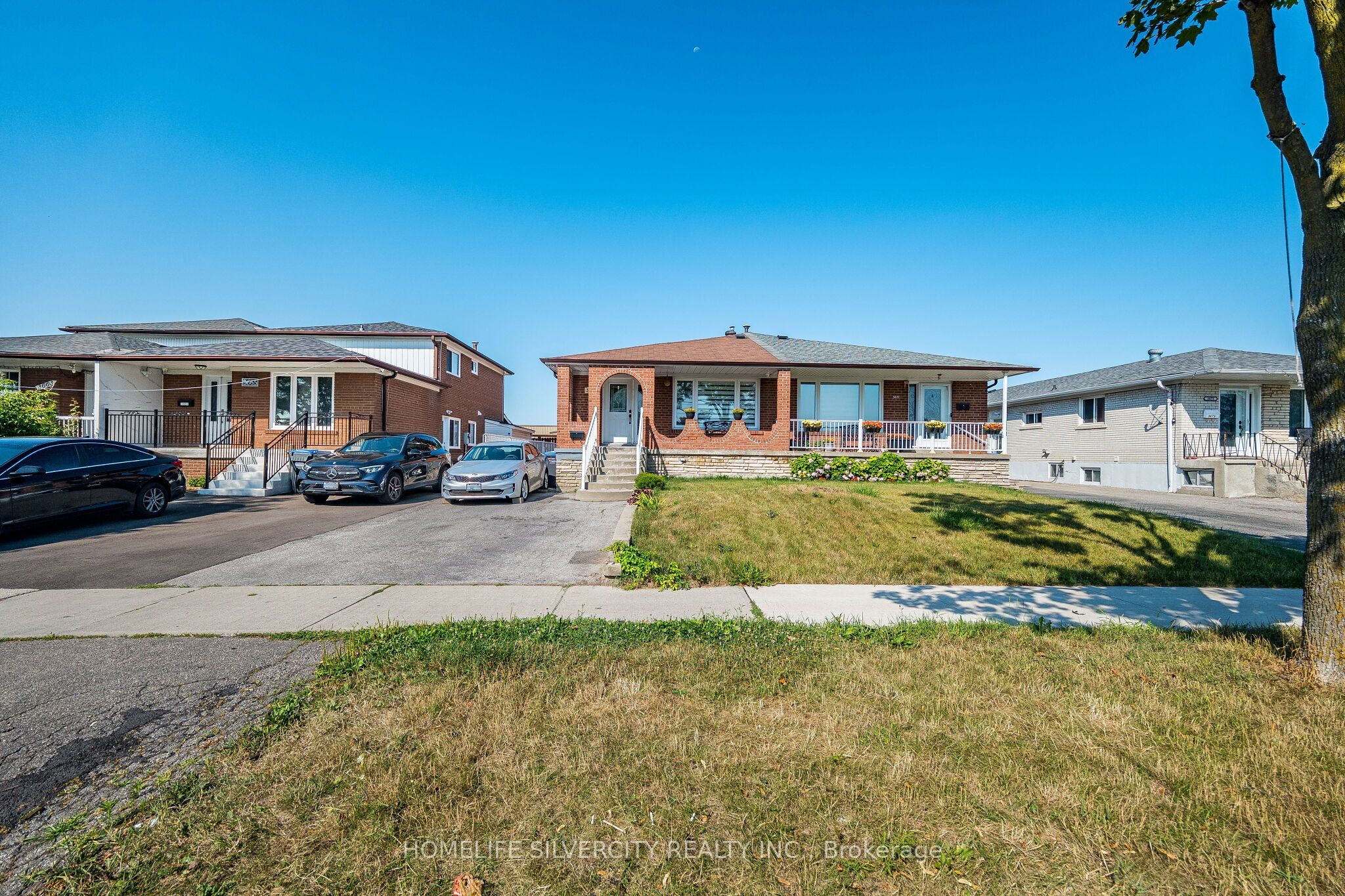 3669 Corliss Crescent, Mississauga, ON L4T 2Z2 photo 3